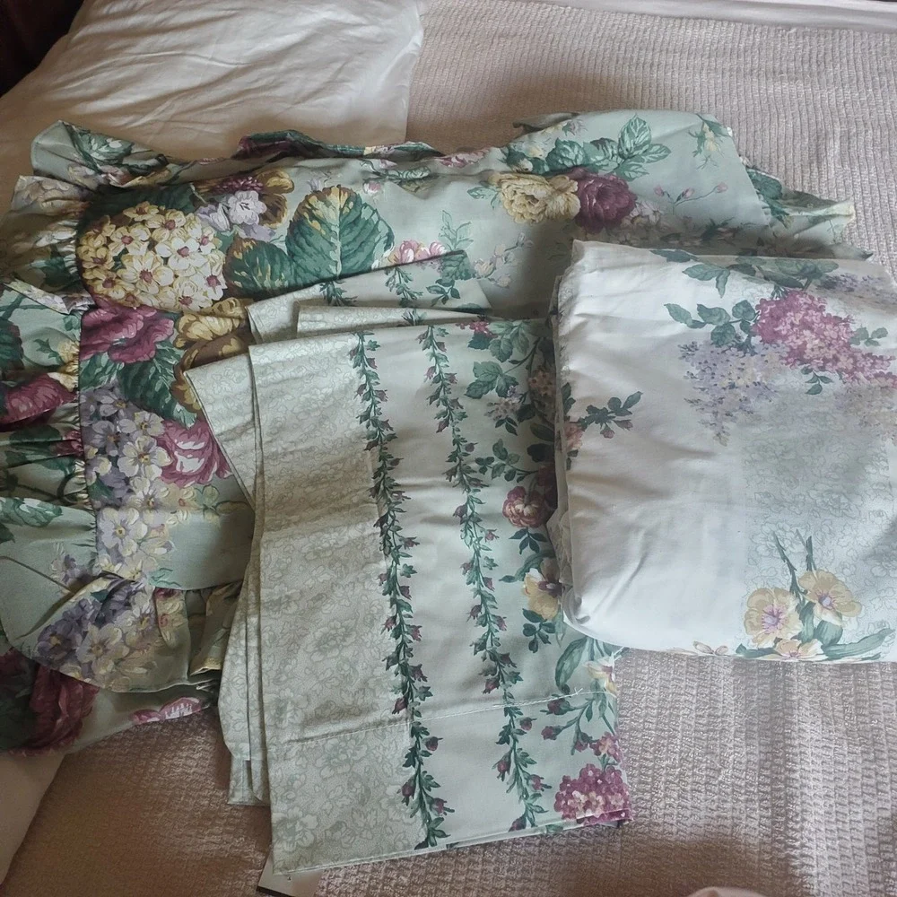 Dan River Vintage Floral Full Fitted Sheet 2 Ruffled Shams 2 Pillowcases No Iron